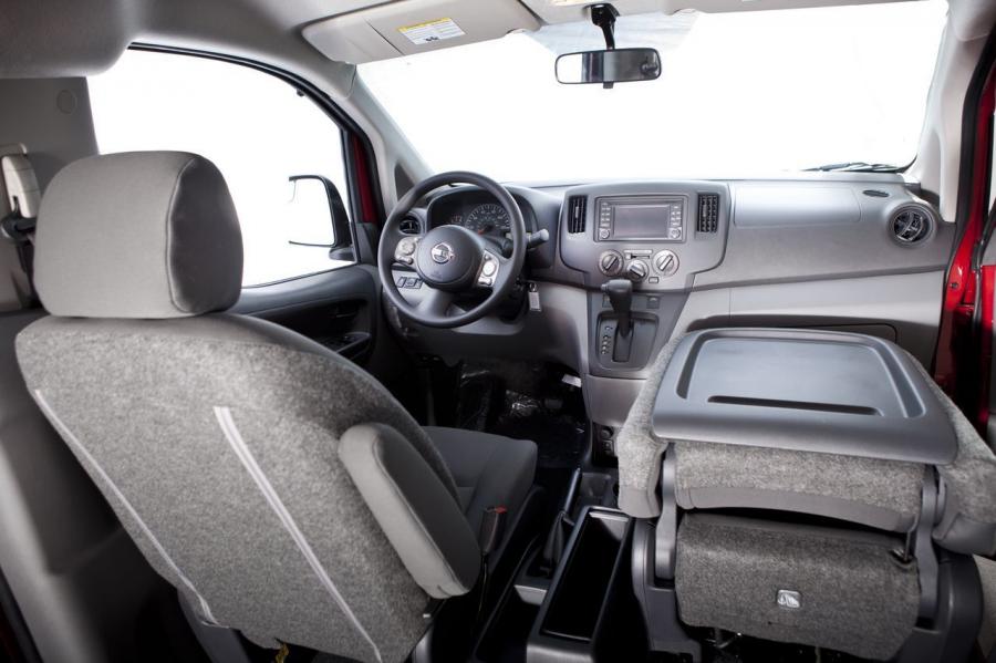  Nissan NV200 2013 года  (фото 4 из 12)